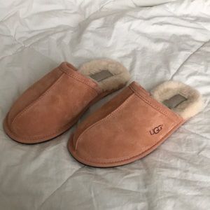 Ugg suede and fur slippers in chestnut